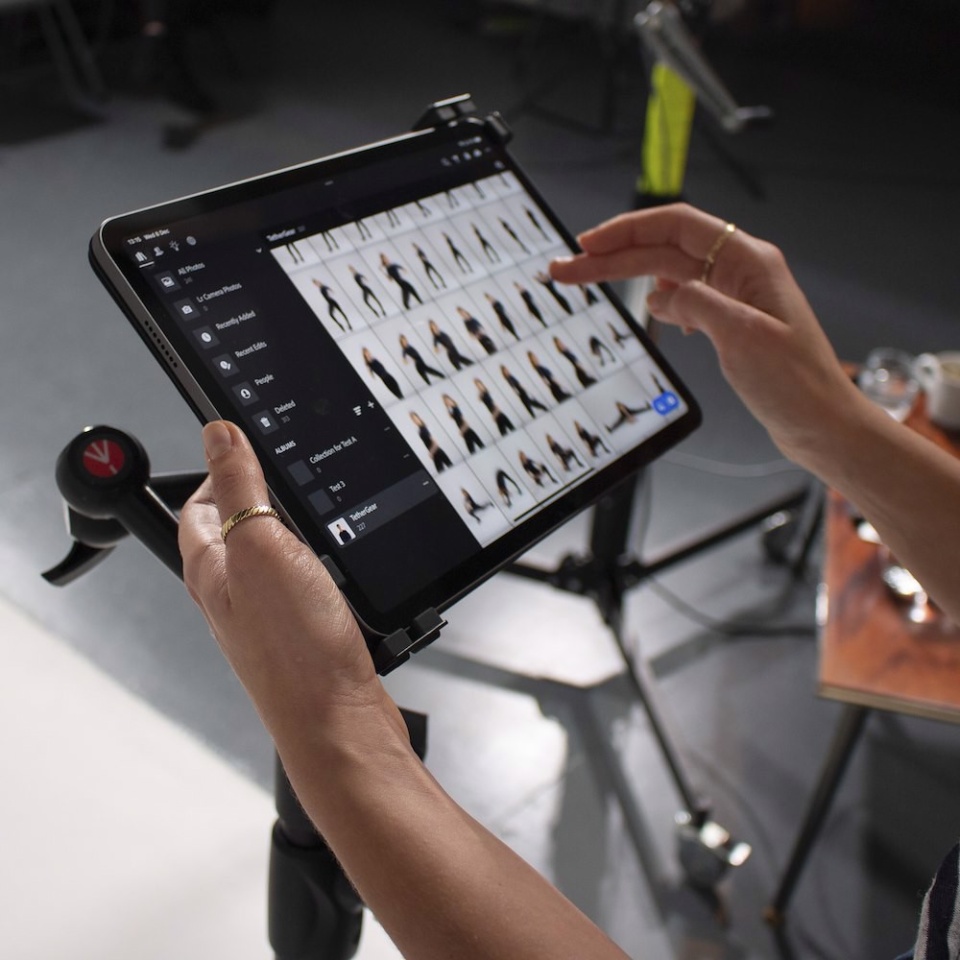 Manfrotto MLTSA3301B TetherGear Tablet Holder 9"-13" - Image 10